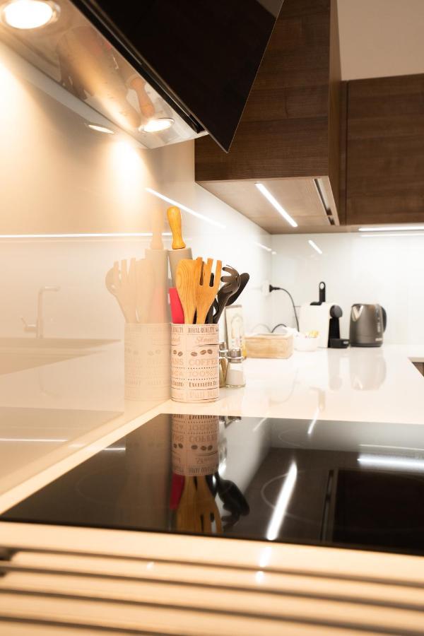 Black Field Apartment Brno Ngoại thất bức ảnh